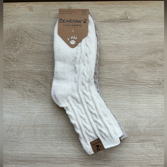 Women’s Bearpaw Creamy Off White & Tan 2 Pack Cable Textured Anklet Socks. - Picture 2 of 3